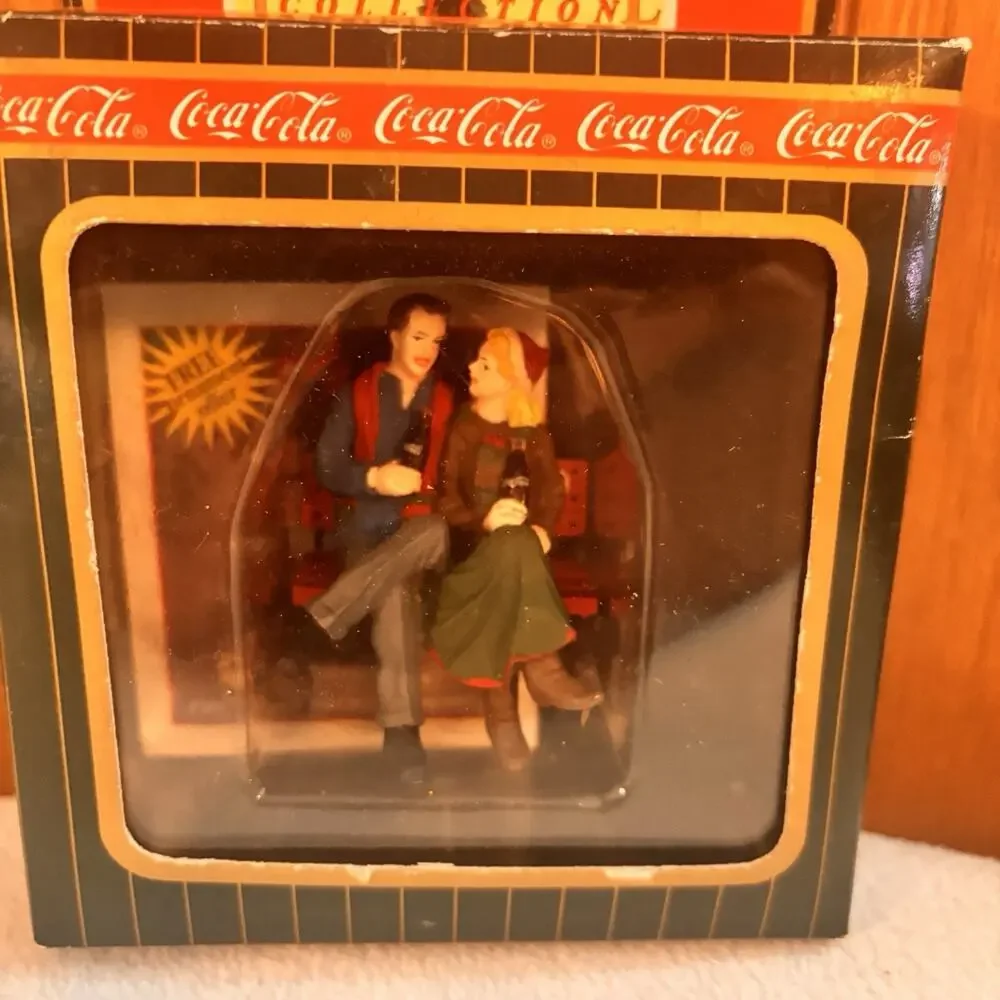 Coca-Cola Town Square Collection Couple on Bench 1996 Christmas Figure 64336